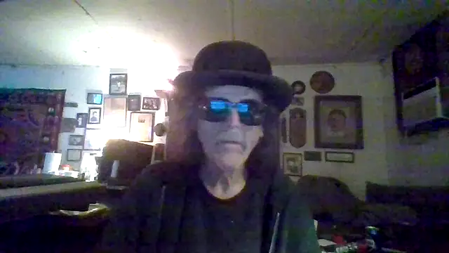 22Sub22 online show from May 2, 2:20 pm