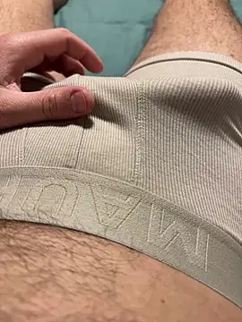 dcamhunt  online show from February 6, 7:55 pm