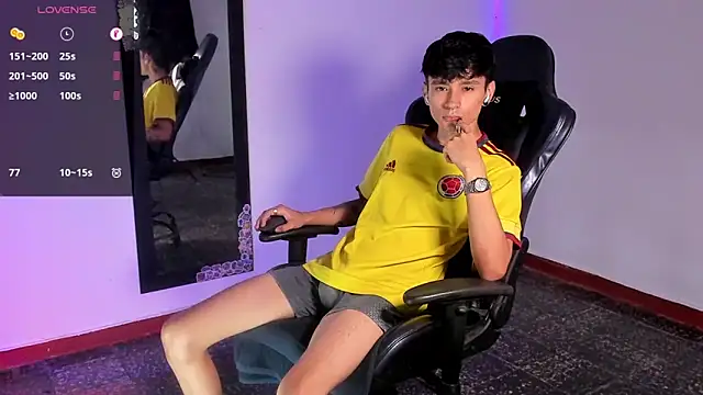 Snapshot of cute_diego_ chatting on January 23, 10:22 pm cute diego online show from January 23, 10:22 pm