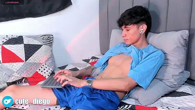 Snapshot of cute_diego_ chatting on December 16, 10:13 pm cute diego online show from December 16, 10:13 pm