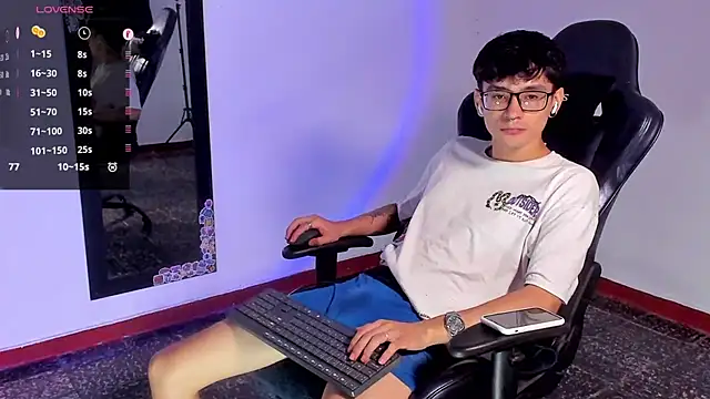 Snapshot of cute_diego_ chatting on February 12, 11:51 pm cute diego online show from February 12, 11:51 pm