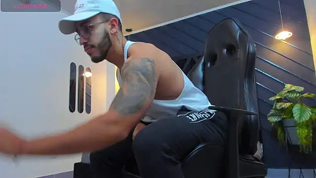 Liam Kleiin online show from October 15, 11:29 am