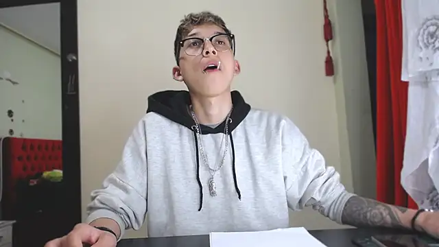  Thomas hot  online show from December 16, 8:26 pm