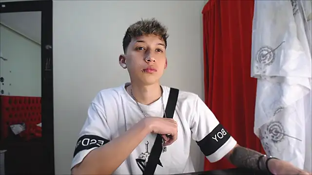  Thomas hot  online show from January 7, 3:37 am
