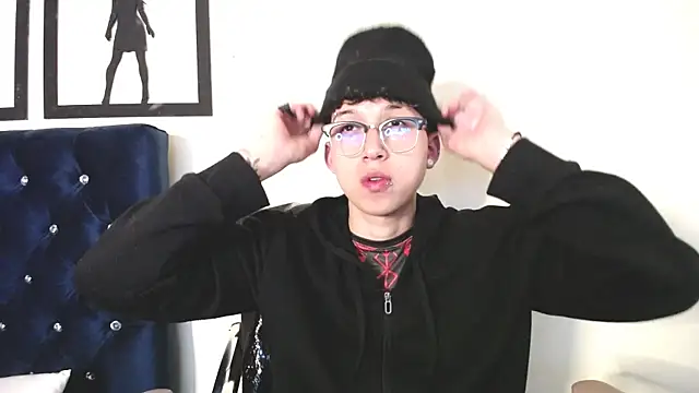  Thomas hot  online show from October 22, 3:54 am