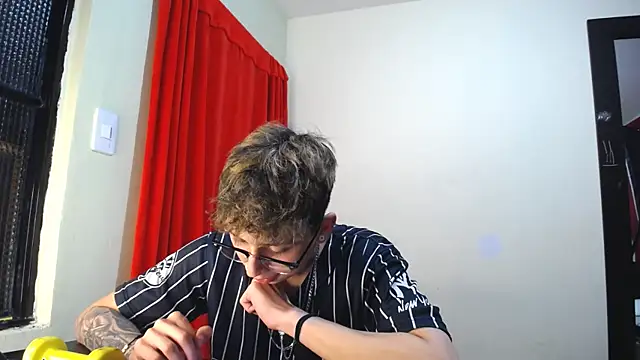  Thomas hot  online show from January 31, 1:33 am