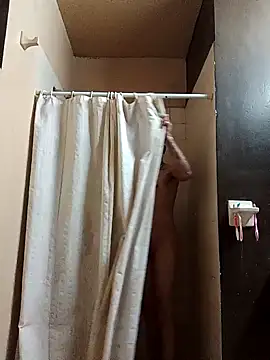 Snapshot of chicovergudo27 chatting on December 22, 1:12 am chicovergudo27 online show from December 22, 1:12 am