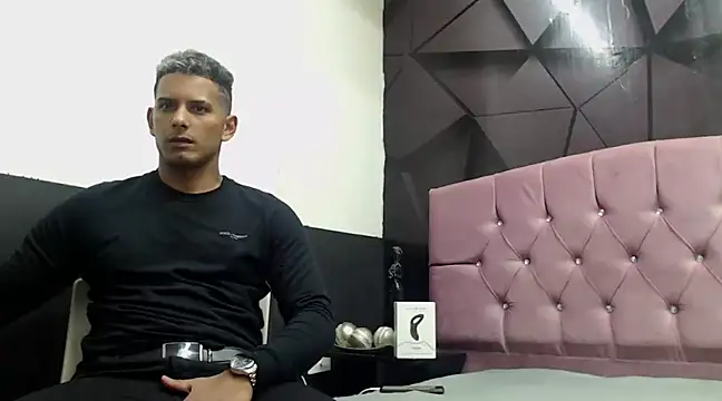 Snapshot of Chris_Dick23 chatting on December 27, 4:04 am Chris Dick23 online show from December 27, 4:04 am