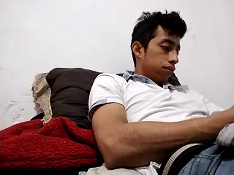 Snapshot of Flaquito_pitudo chatting on March 15, 8:21 pm Flaquito pitudo online show from March 15, 8:21 pm