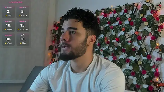 Snapshot of caprywilliams chatting on December 17, 7:07 am caprywilliams online show from December 17, 7:07 am