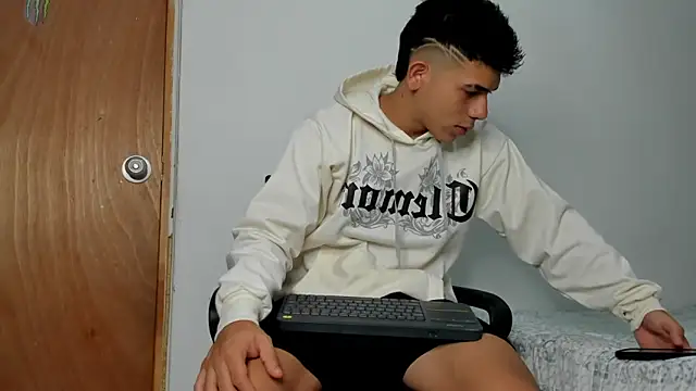 andrew rose  online show from November 24, 3:57 pm