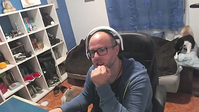 ravingr4d4 online show from November 4, 10:44 pm