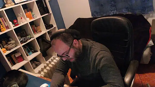 ravingr4d4 online show from December 28, 9:40 pm