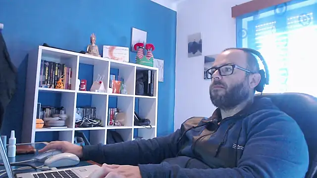 ravingr4d4 online show from December 27, 9:39 am