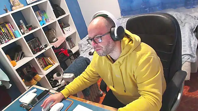 ravingr4d4 online show from February 3, 9:14 am