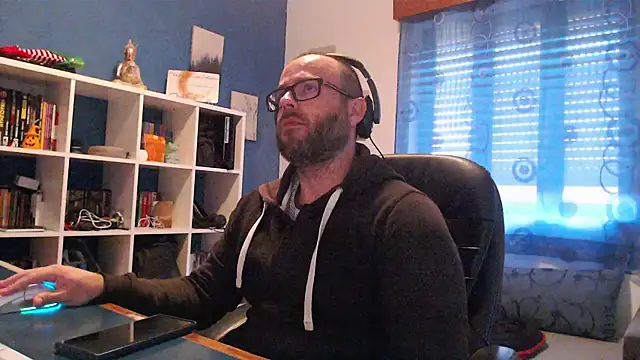 ravingr4d4 online show from December 22, 4:27 pm