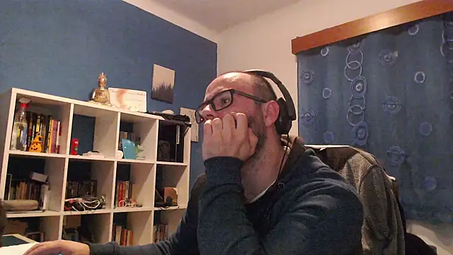 ravingr4d4 online show from December 19, 9:38 pm
