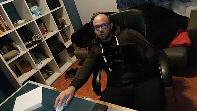 ravingr4d4 online show from December 13, 11:17 pm