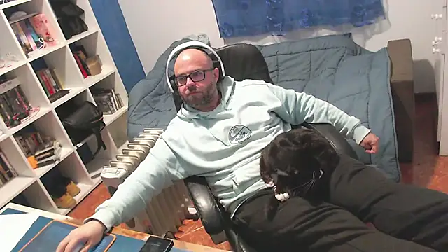 ravingr4d4 online show from March 12, 10:06 pm