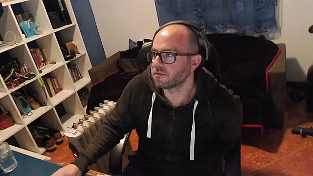 ravingr4d4 online show from December 5, 10:34 pm