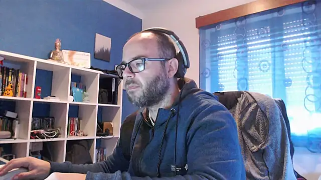 ravingr4d4 online show from December 19, 9:07 am