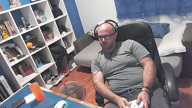 ravingr4d4 online show from October 12, 8:47 pm