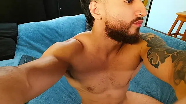 Snapshot of AndrewMartinez chatting on February 9, 2:18 pm AndrewMartinez online show from February 9, 2:18 pm