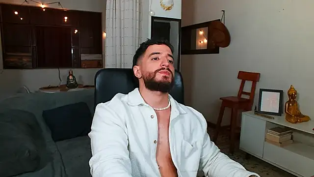 Snapshot of AndrewMartinez chatting on February 3, 11:47 pm AndrewMartinez online show from February 3, 11:47 pm