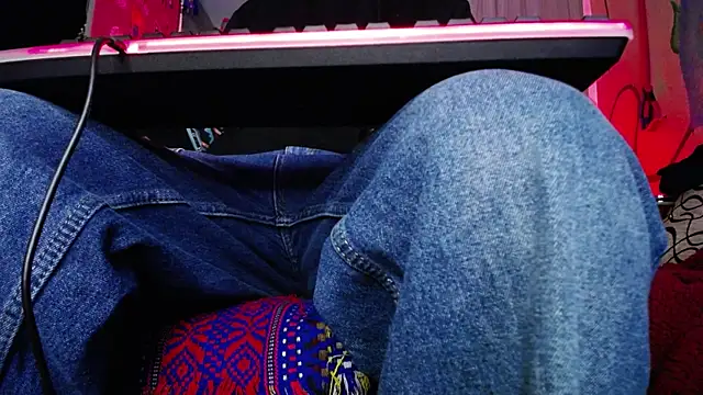 zacwatson  online show from October 8, 7:46 am