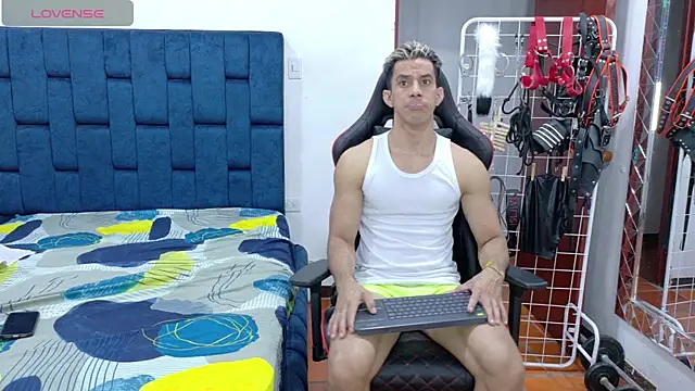 JoseRumbero26 online show from November 19, 12:10 am