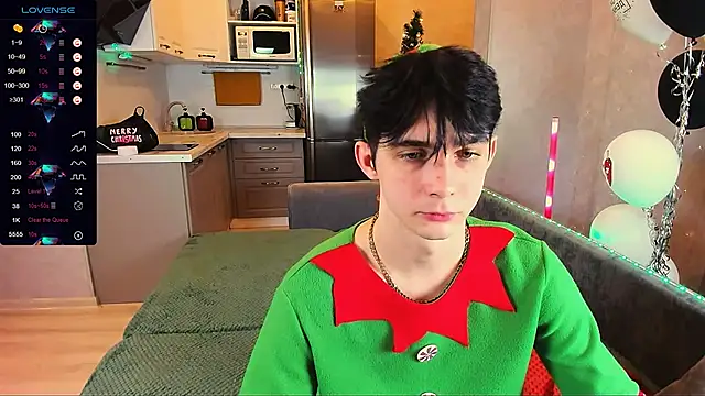 Aaron Boom online show from December 25, 11:31 pm