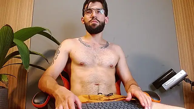 Snapshot of Mr_WhiteCock chatting on September 13, 12:33 am Mr WhiteCock online show from September 13, 12:33 am