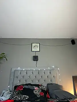 Snapshot of Mr_WhiteCock chatting on March 17, 9:02 pm Mr WhiteCock online show from March 17, 9:02 pm