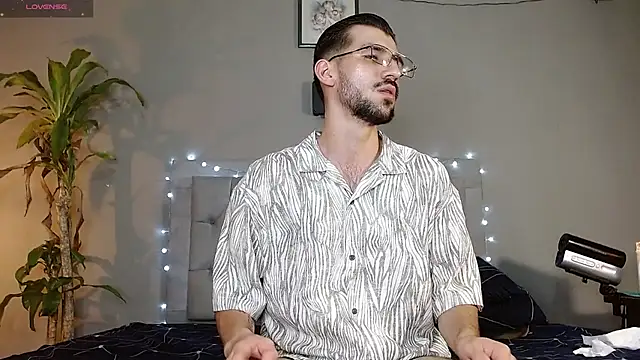 Snapshot of Mr_WhiteCock chatting on February 14, 12:09 am Mr WhiteCock online show from February 14, 12:09 am