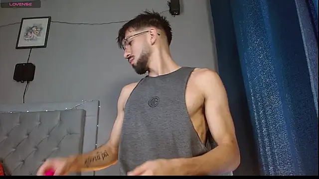 Snapshot of Mr_WhiteCock chatting on March 16, 3:17 pm Mr WhiteCock online show from March 16, 3:17 pm