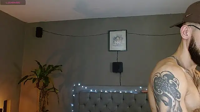 Snapshot of Mr_WhiteCock chatting on January 26, 6:48 pm Mr WhiteCock online show from January 26, 6:48 pm