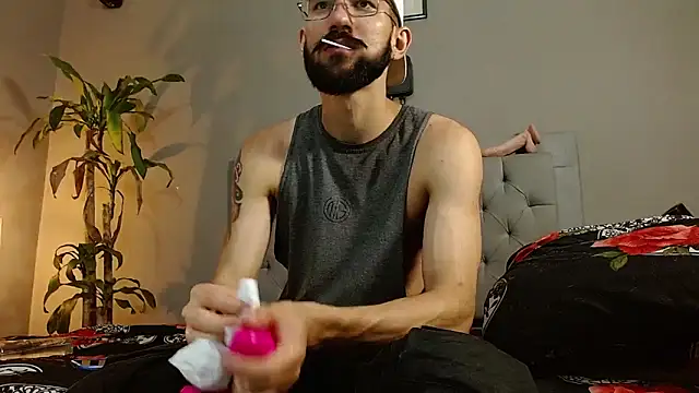 Snapshot of Mr_WhiteCock chatting on January 4, 8:27 pm Mr WhiteCock online show from January 4, 8:27 pm