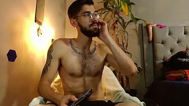 Snapshot of Mr_WhiteCock chatting on January 7, 12:34 am Mr WhiteCock online show from January 7, 12:34 am