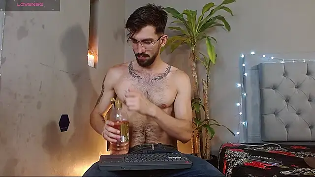 Snapshot of Mr_WhiteCock chatting on March 11, 12:33 am Mr WhiteCock online show from March 11, 12:33 am