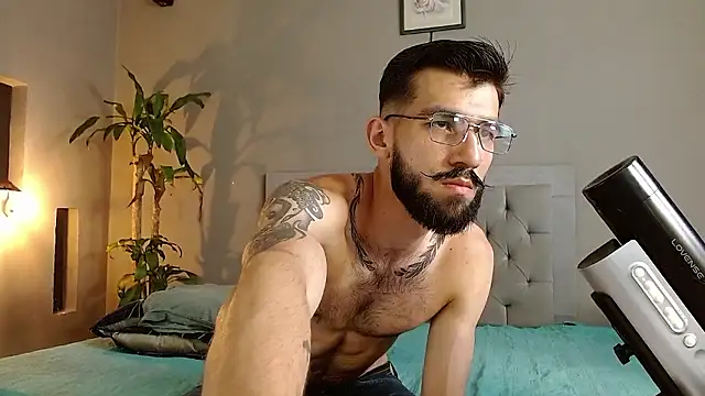 Snapshot of Mr_WhiteCock chatting on December 2, 7:47 pm Mr WhiteCock online show from December 2, 7:47 pm