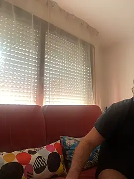 Snapshot of porompomperro chatting on February 6, 10:15 am porompomperro online show from February 6, 10:15 am