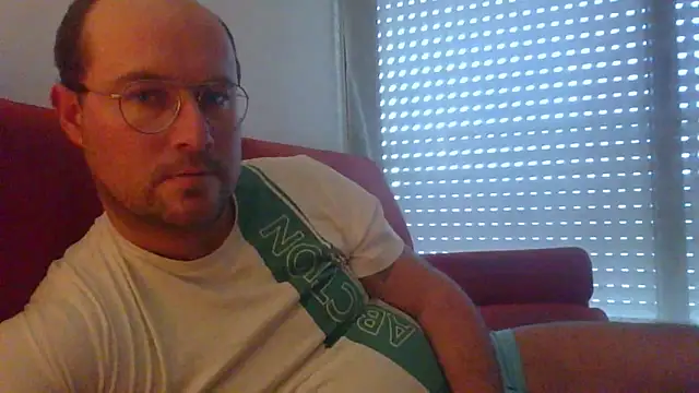 Snapshot of porompomperro chatting on December 22, 2:06 pm porompomperro online show from December 22, 2:06 pm
