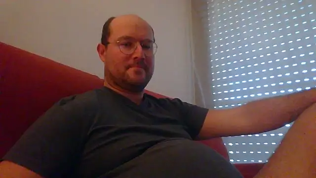 Snapshot of porompomperro chatting on January 6, 3:51 pm porompomperro online show from January 6, 3:51 pm