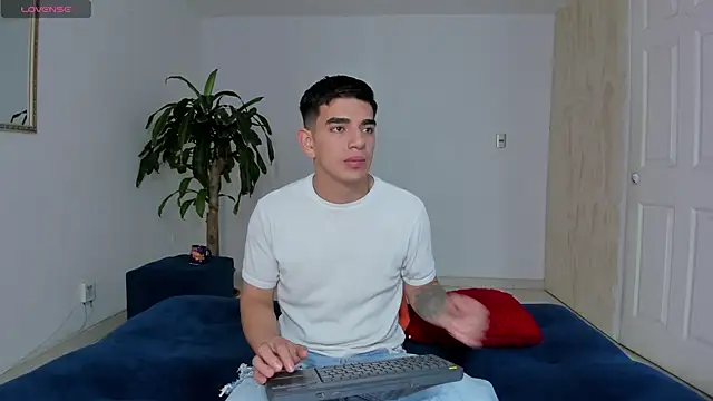 Ares Johnson online show from November 1, 4:55 pm