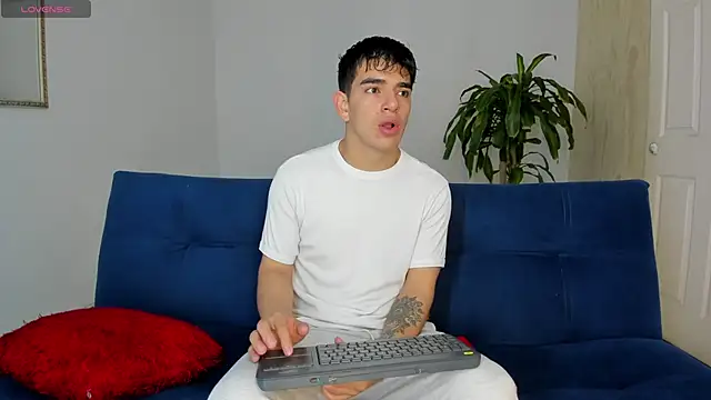 Ares Johnson online show from October 27, 1:35 pm