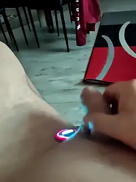 Szeltolo001 online show from March 2, 3:17 am