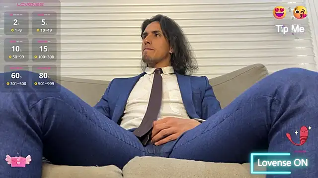 Snapshot of Tom_blunt96 chatting on February 15, 8:23 pm Tom blunt96 online show from February 15, 8:23 pm