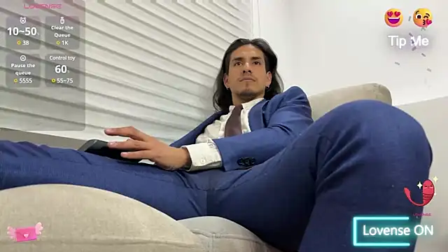 Snapshot of Tom_blunt96 chatting on February 27, 5:13 am Tom blunt96 online show from February 27, 5:13 am