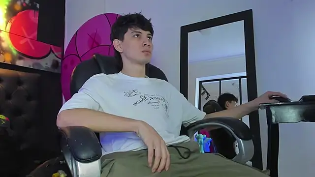 Santi delacruz online show from March 5, 2:45 pm