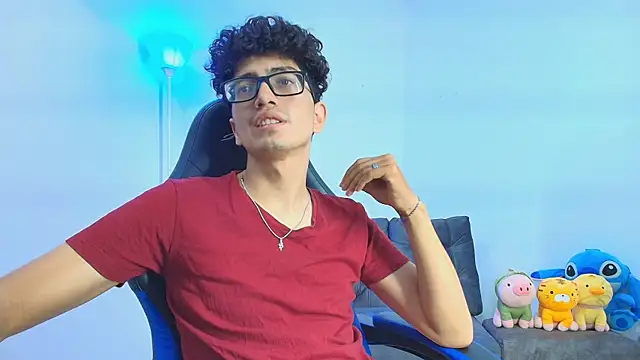 TylerWhite  online show from October 26, 6:32 pm